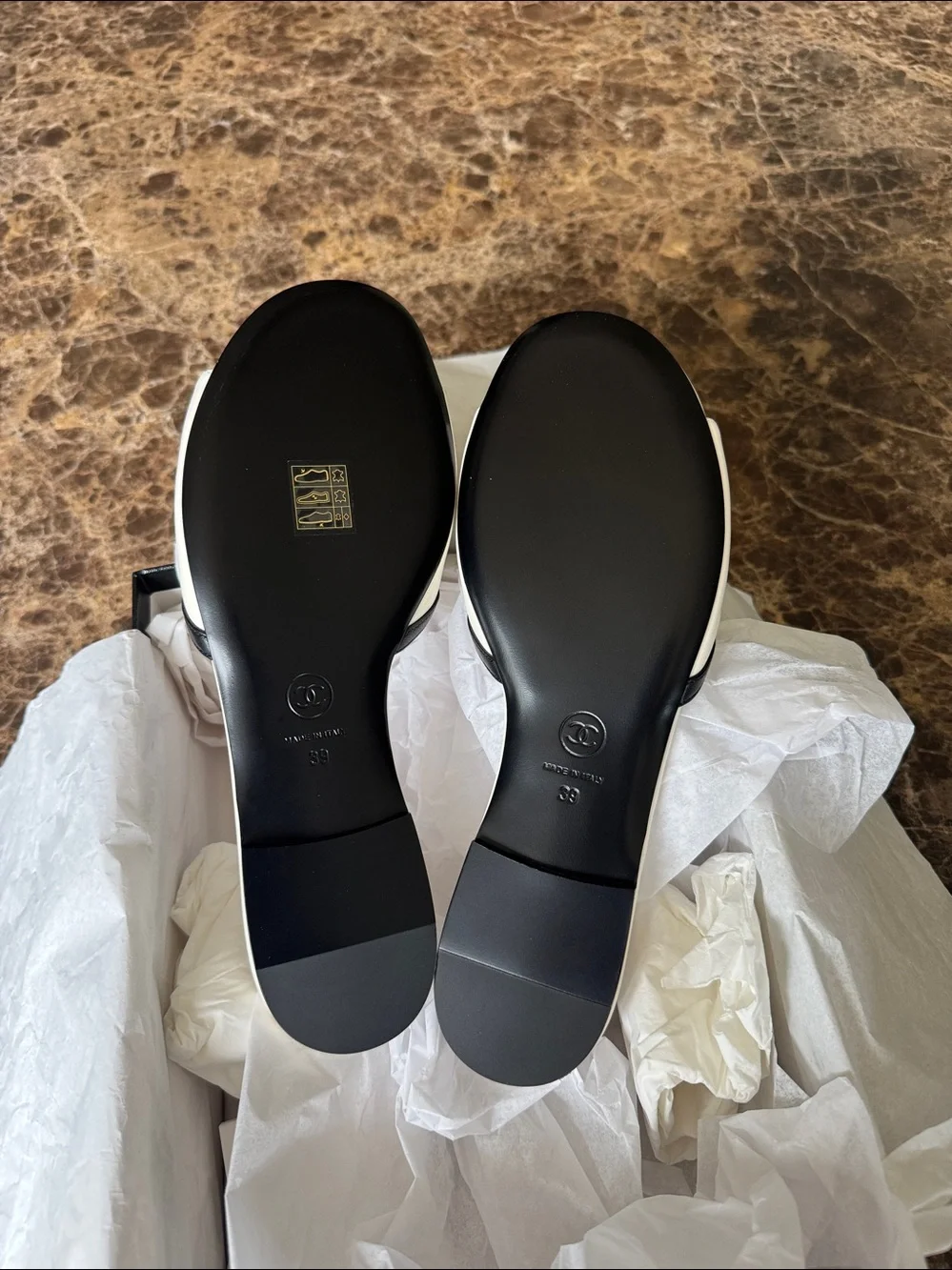 Chanel 26s ivory black logo slides sandals flats sz 39